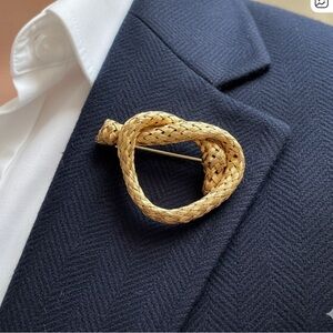 Gold Wire Pretzel Brooch Vintage